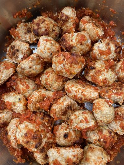 giaourtlou syntagi diatrofi σουτζουκάκια με κόκκινη σάλτσα